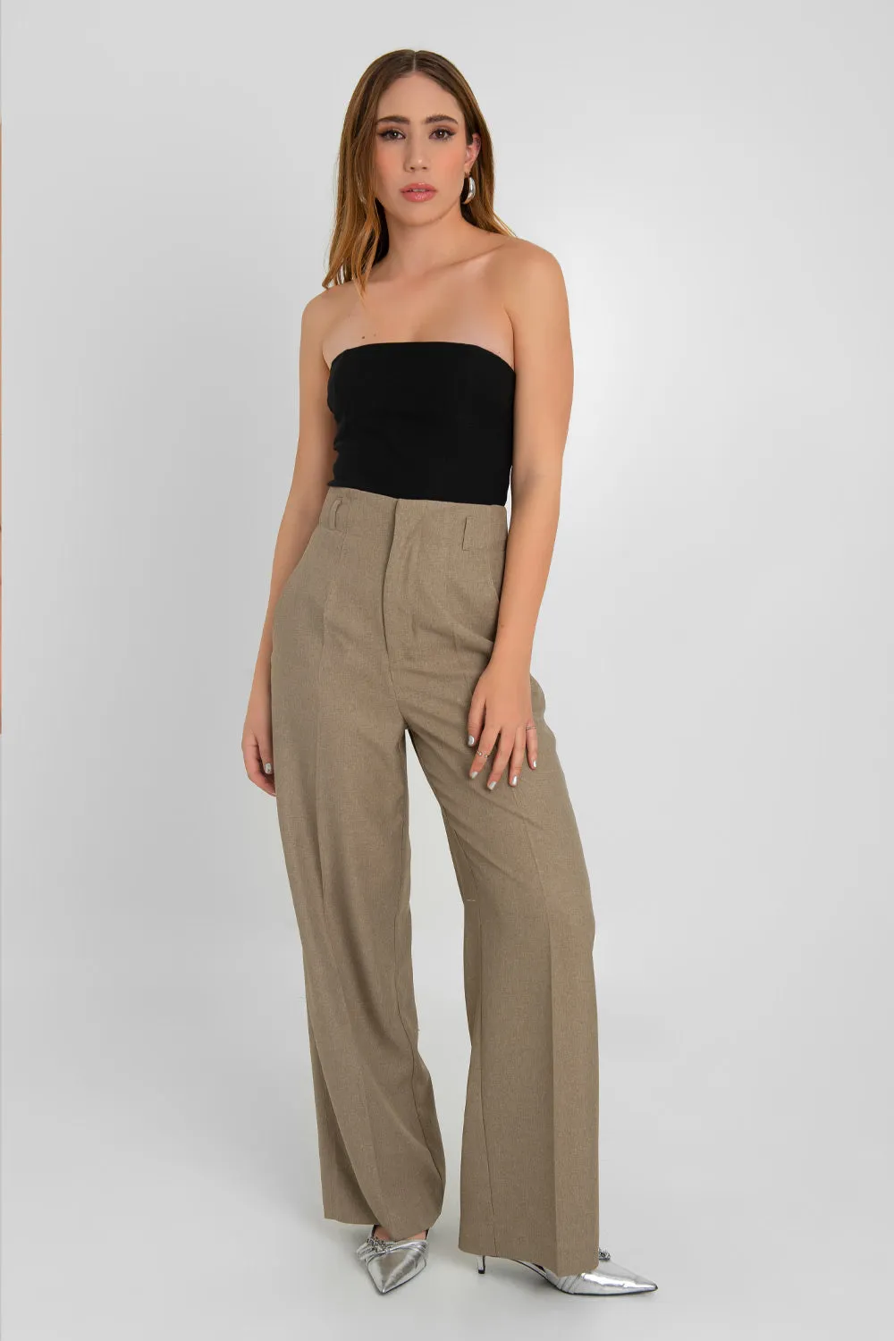 Pantalón de fit wide leg con raya tiro alto