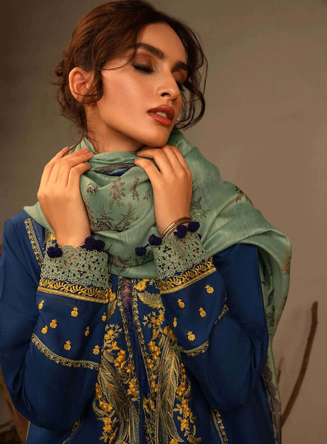 Sobia Nazir Embroidered Slub Unstitched 3 Piece Suit - SN23AW 4A