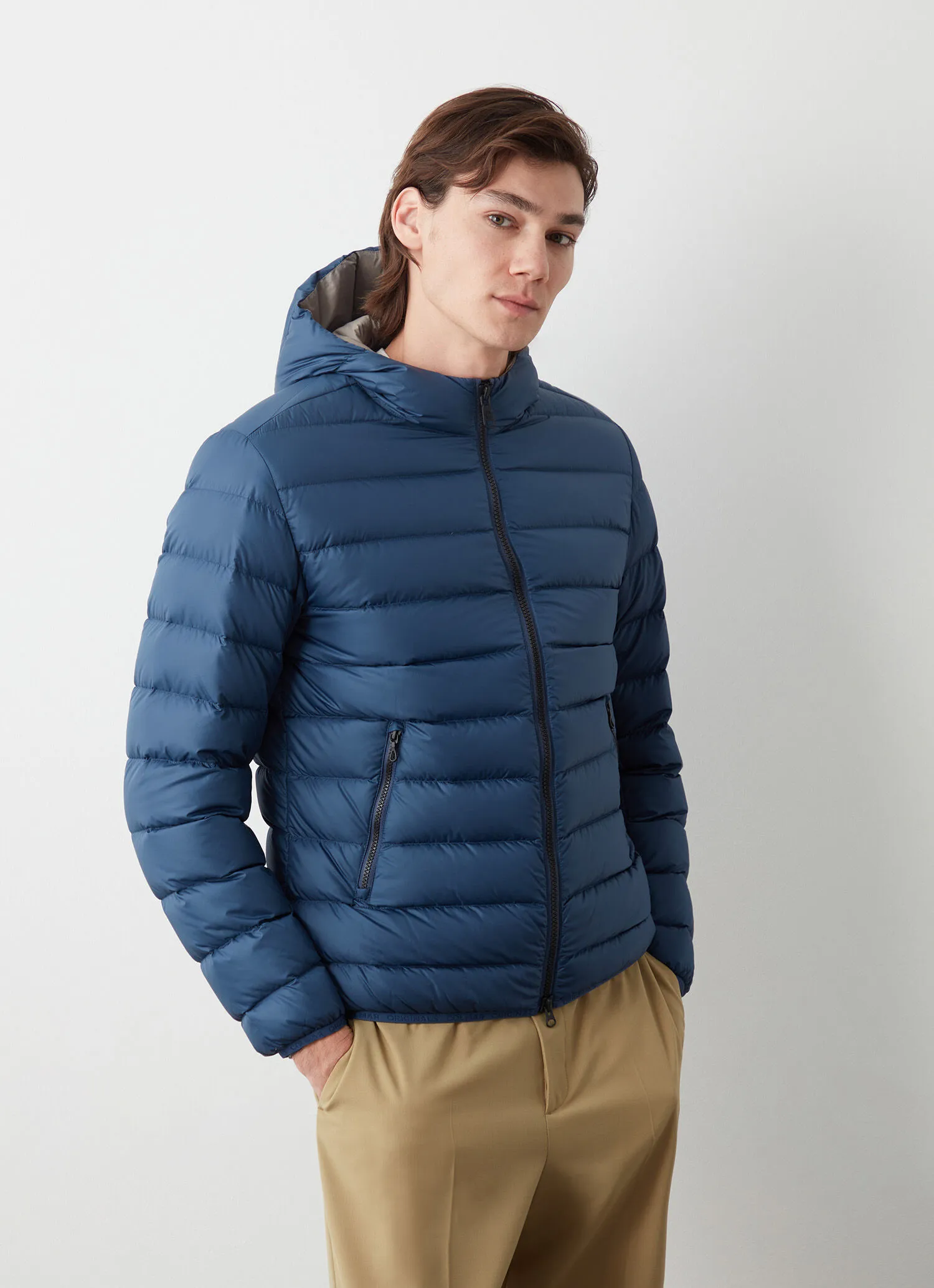 Sporty down jacket with fixed hood-