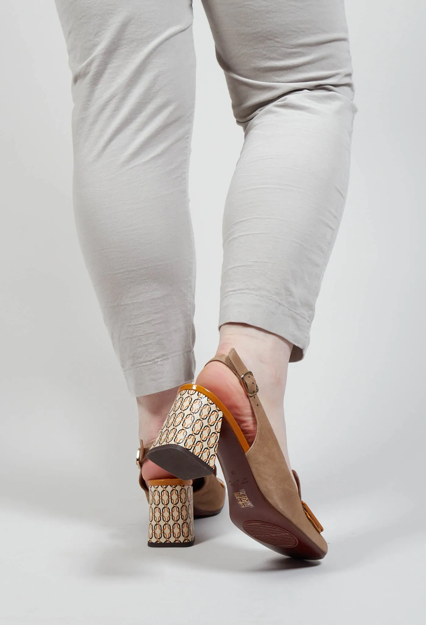 Suzan Heel in Ocre Brown