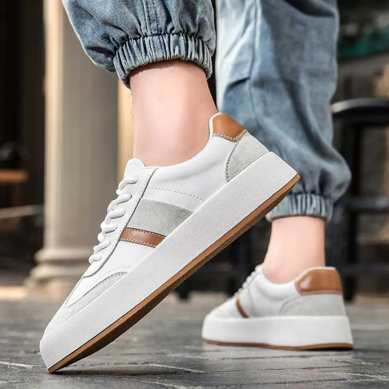 White brown stripe casual shoe sneaker