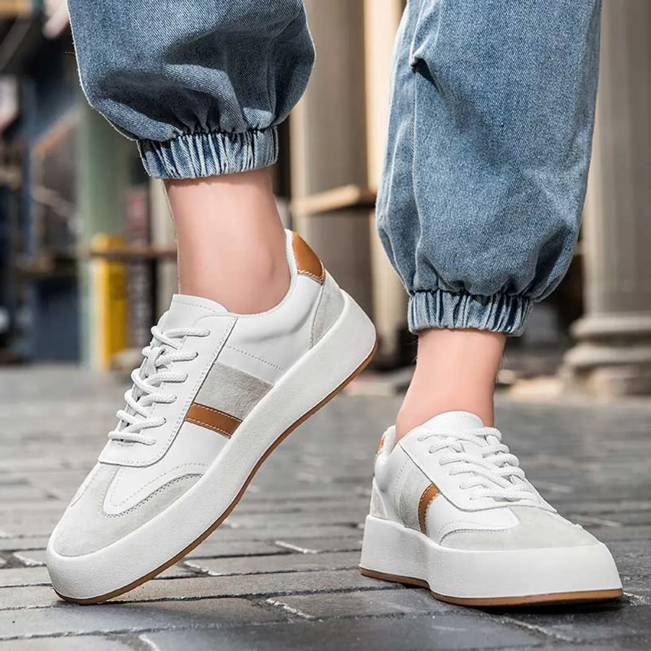 White brown stripe casual shoe sneaker